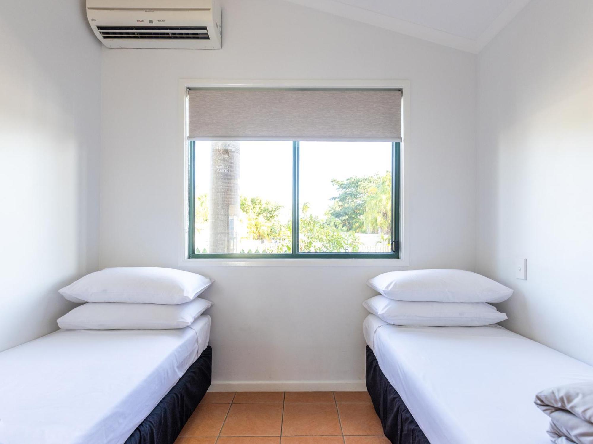 Nrma Bowen Beachfront Holiday Park Room photo
