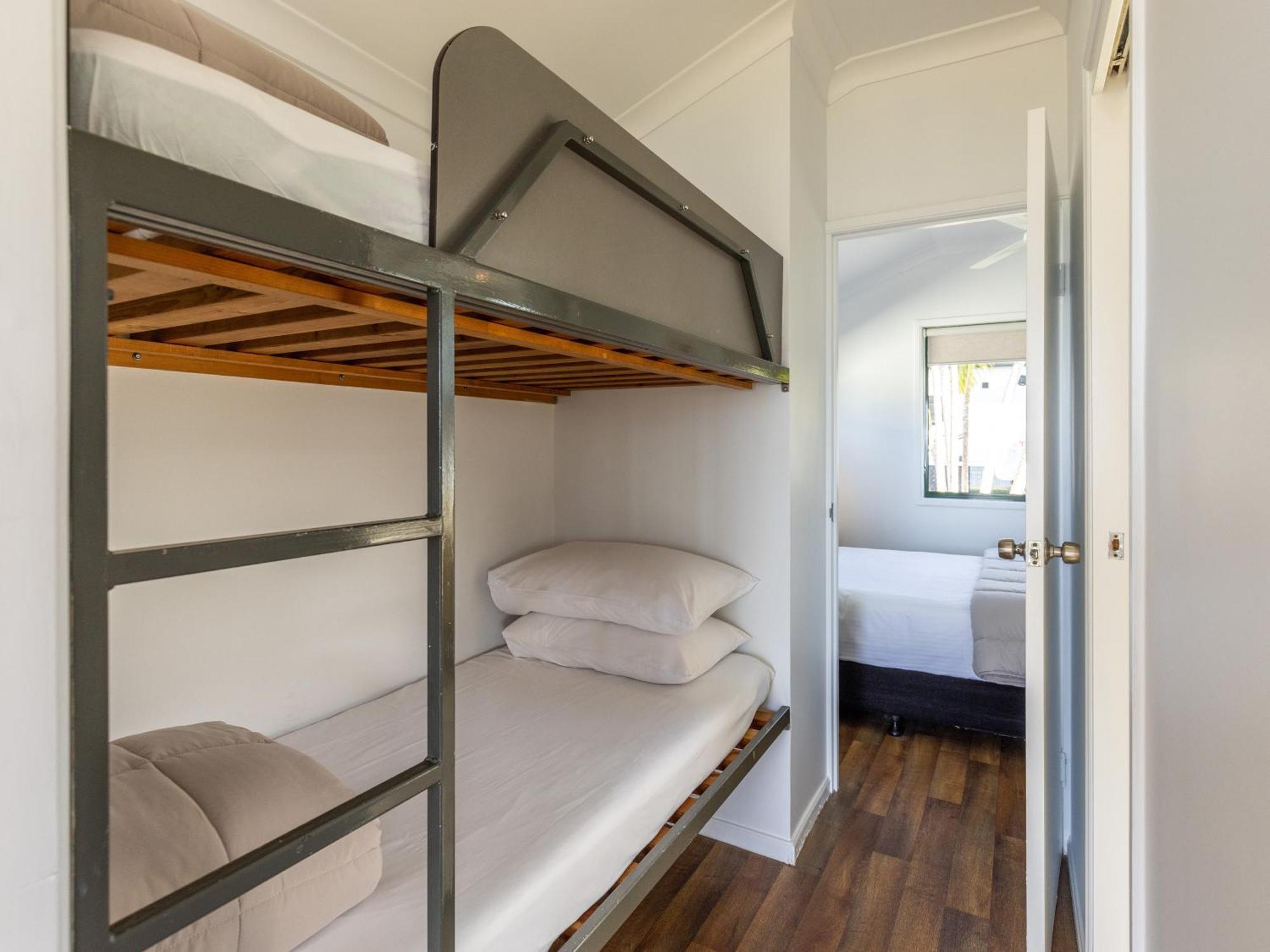 Nrma Bowen Beachfront Holiday Park Room photo