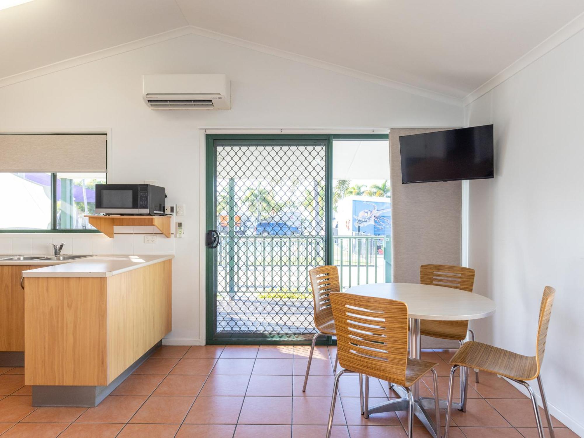 Nrma Bowen Beachfront Holiday Park Room photo
